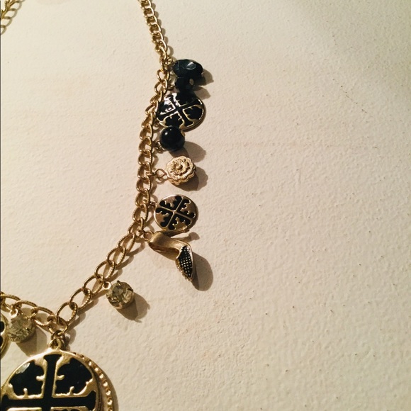 Cute J creative charm necklace - Picture 3 of 5